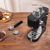 La cafetera express de Cecotec que triunfa por su potencia, diseño y precio