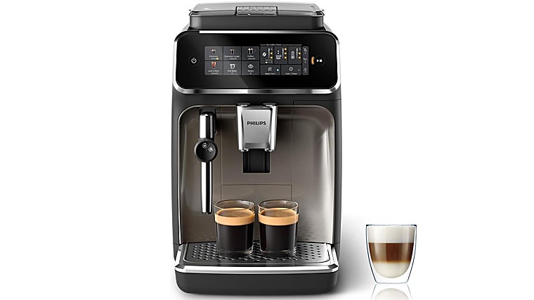 La cafetera superautomática Philips Serie con pantalla táctil y espumador de leche, ahora con descuento