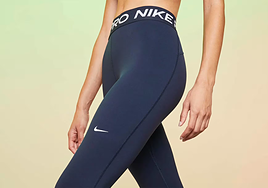 Si solo pudieras tener unos leggings, serían estos Nike: cómodos, favorecedores y listos para todo