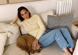 Los Levi's 501 90's que recuerdan al look de Tamara Falcó y que muchas están usando para sobrevivir al frío con estilo