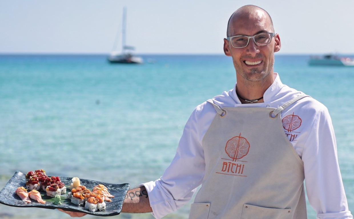 David González dirige dos barras de sushi en la playa de Es Arenals y en el interior de Formerntera, bajo el 'pop up' BICHI