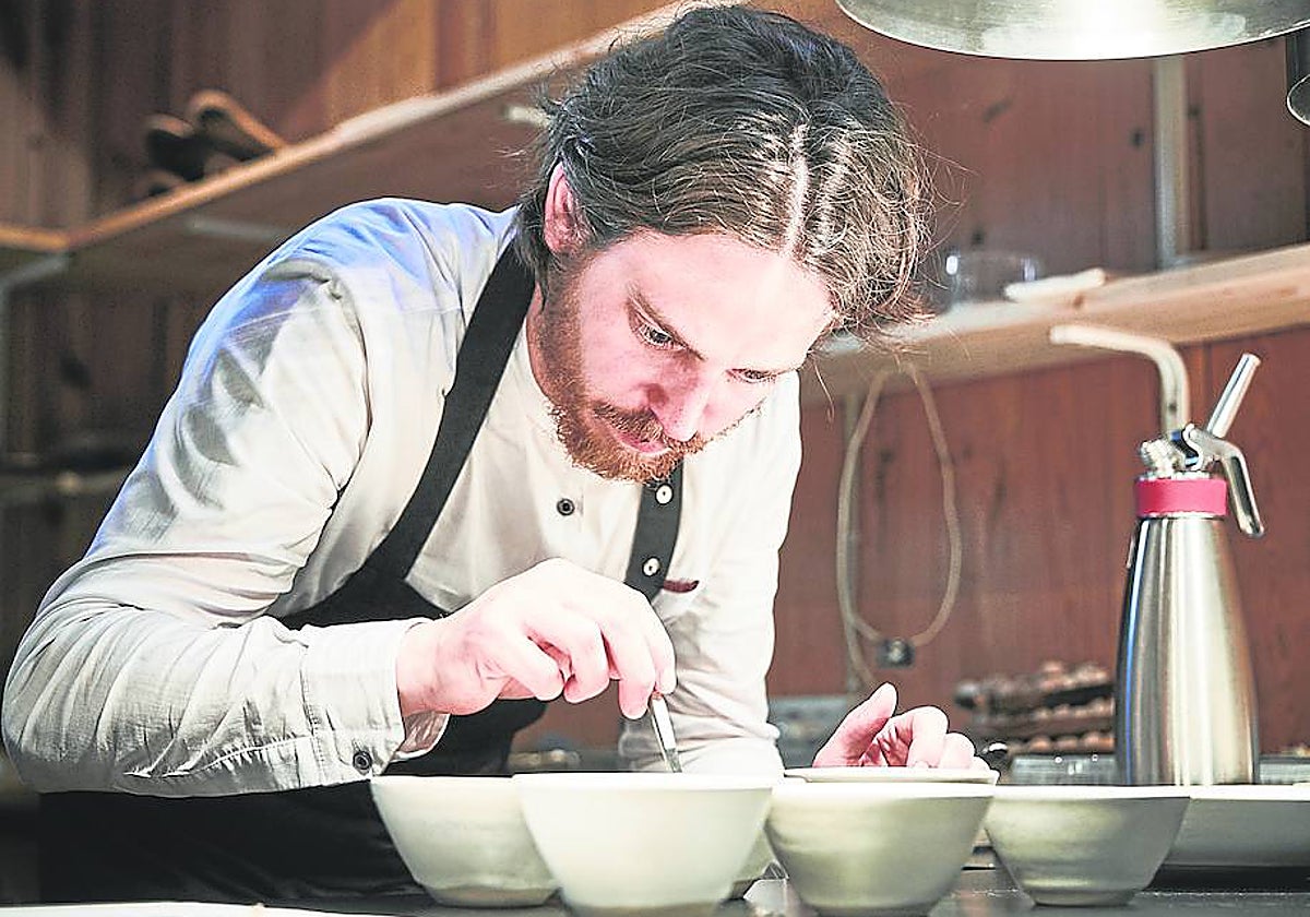 El chef Poul Andrias en su restaurante Koks, con dos estrellas Michelin