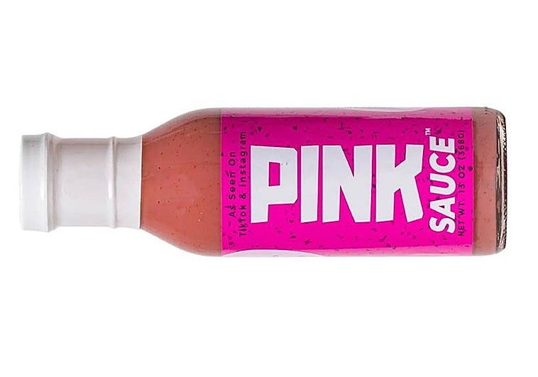 De TikTok a Walmart: esta es la historia de la salsa rosa viral de la Chef Pii