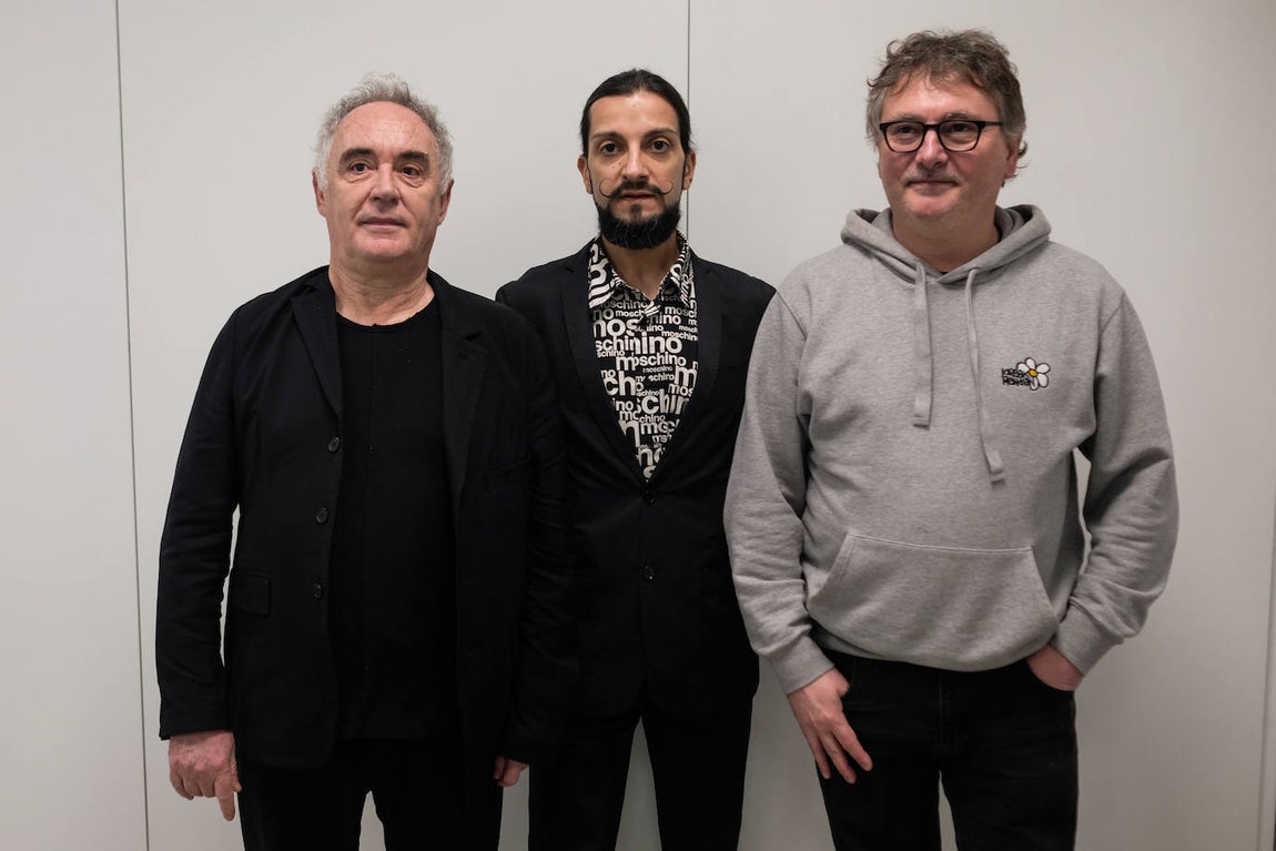 Adriá y Aduriz junto a Pablo Márquez, de Vocento Gastronomía y MACC