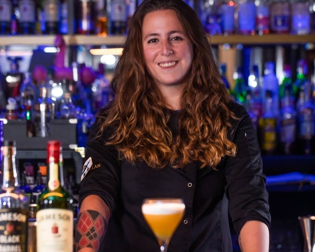 Inés Martínez, 'bartender' de Chester & Punk