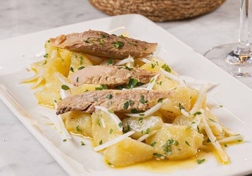 La Isla: mucho más que un buen tapeo con papas 'aliñás' y melva canutera en Sevilla