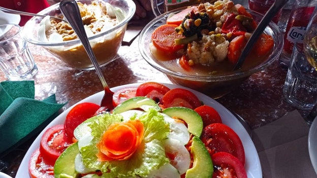 La cocina verde de Casa Efigenia, con el puchero canario y escaldón de gofio