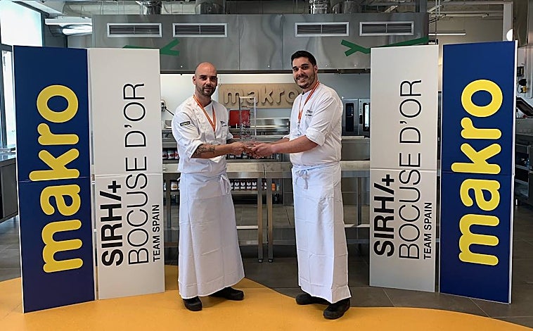 Imagen principal - Carlos Julián Martínez ha sido el ganador nacional de Bocuse d'Or junto a su ayudante Adrián Cifuentes