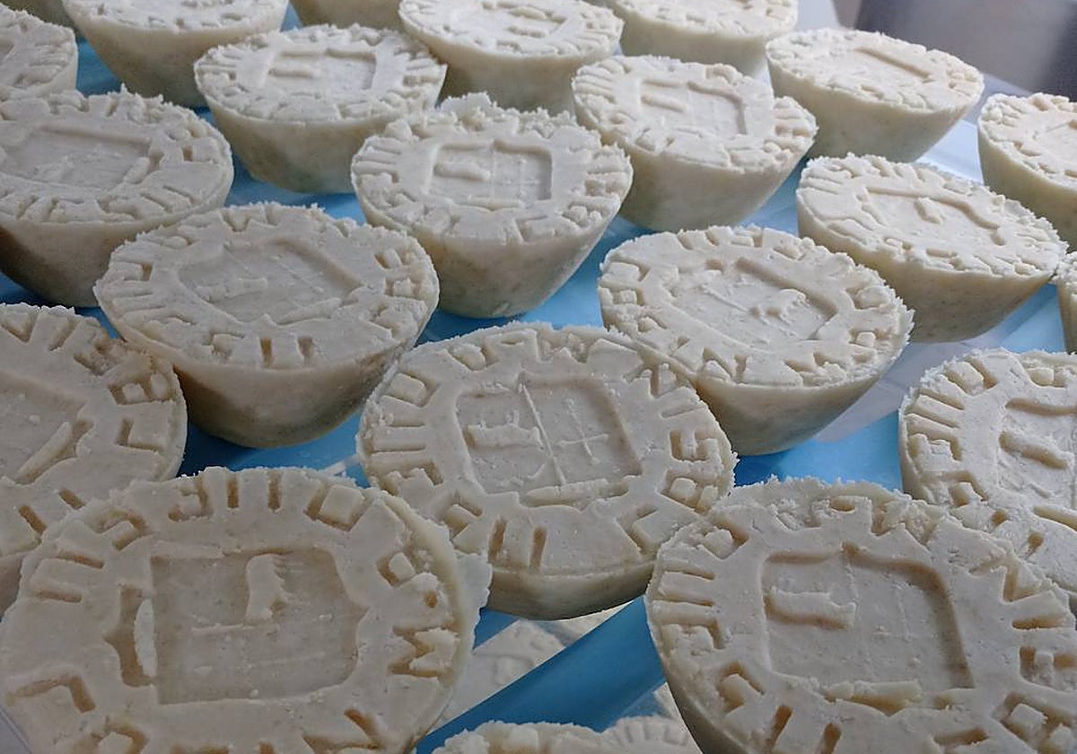 Queso casín en la Quesería Redes de Campo de Caso (Asturias)