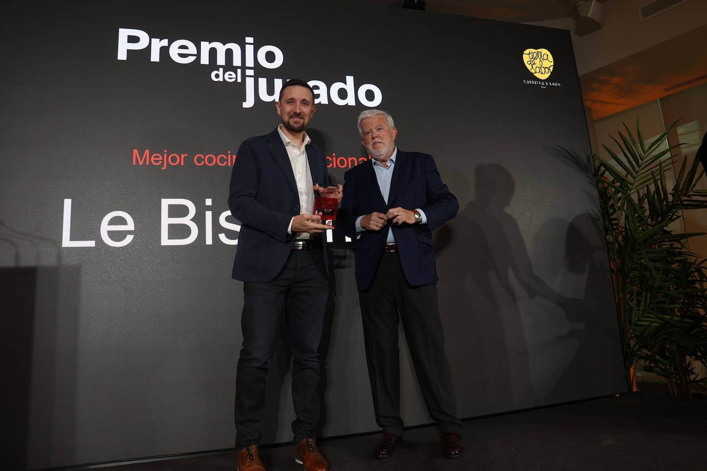 Premio del jurado al mejor restaurante de cocina internacional para Le Bistroman (Madrid). Recogió el título su chef, Stephane del Rio .