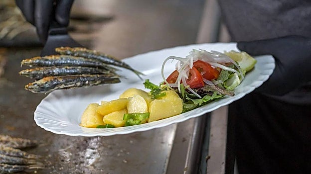 Elaboración del 'Chiringuito de María', en Ibiza