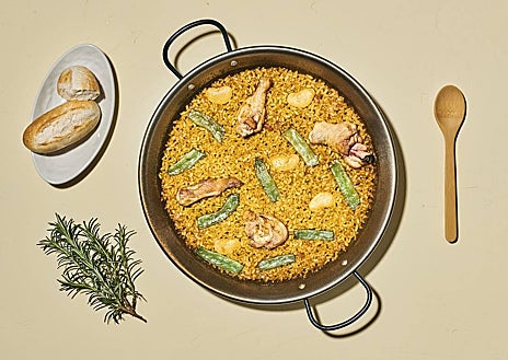 Imagen secundaria 1 - Preparaciones de El Paeller, espacio del maestro de paellas y chef Rafa Margós