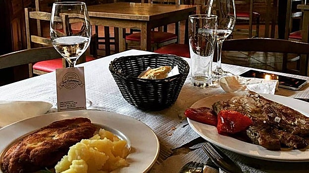 Comida en el restaurante Los Cucharones.