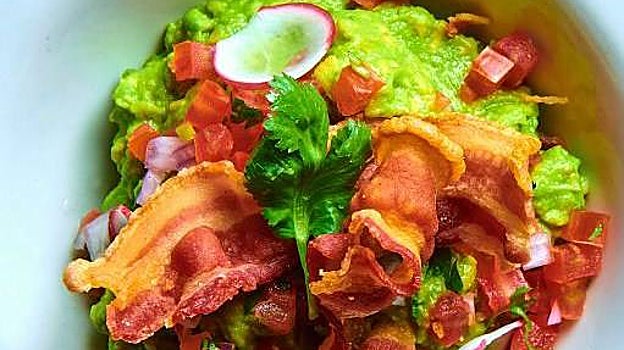 Guacamole con torreznos de Iztac, en Madrid