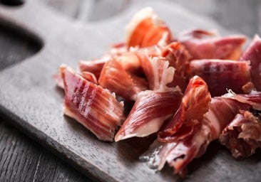 ¿Es bueno comerse la parte blanca del jamón serrano? Un experto gastronómico dicta sentencia