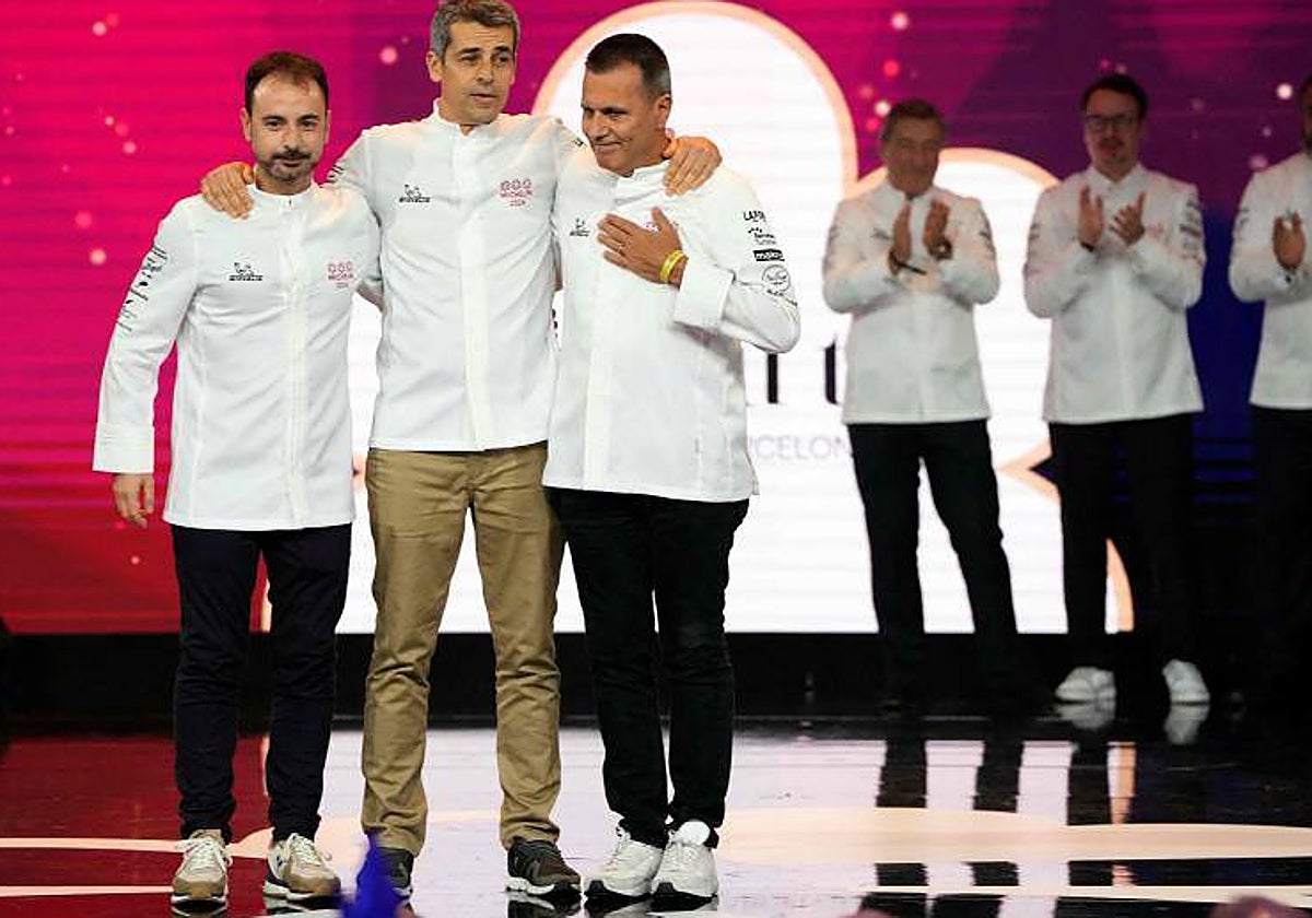 Eduard Xatruch, Mateu Casanas y Oriol Castro, chefs del Disfrutar, agradecen su reconocimiento en la gala