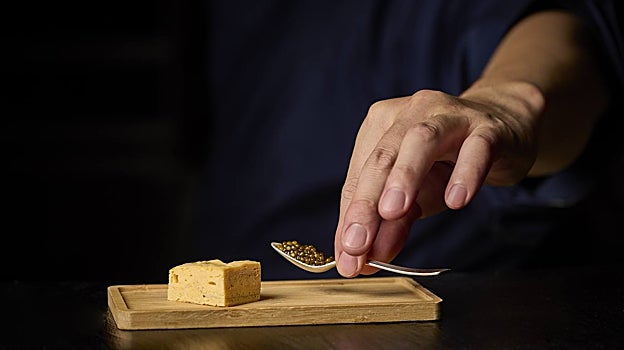Uno de los pases del restaurante Toki, el nuevo japonés de Marcos Granda en Madrid, reconocido con una estrella Michelin a los seis meses de su inauguración