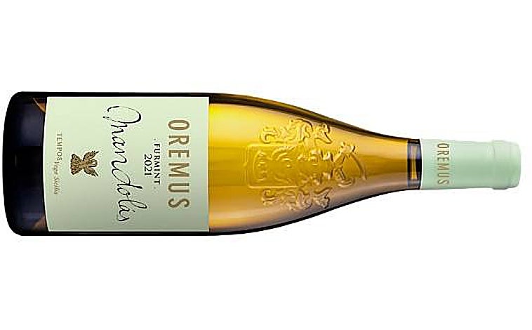 Imagen principal - 8 vinos infalibles y versátiles con los que brindar esta Navidad