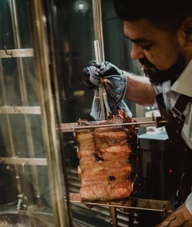 Imagen secundaria 2 - Ceferino, nuevo restaurante en la calle Jorge Juan, tiene parrilla argentina de carnes y verduras, junto a otros platos de esa cocina austral y el sistema de brasas a la cruz.