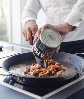 Imagen secundaria 2 - Quique Dacosta acaba de lanzar un proyecto de arroces listos para ser terminados en casa. Tres packs con todo lo necesario para hacer en 20 minutos algunas recetas como la paella valenciana, un arroz negro u otro con costillas