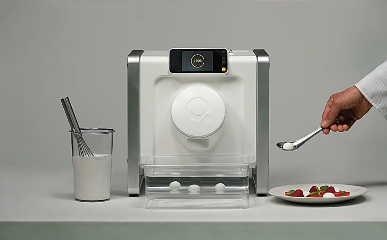 Imagen principal - Xatruch y Castro con Ridaura. La máquina Esferiko y algunas de sus elaboraciones.