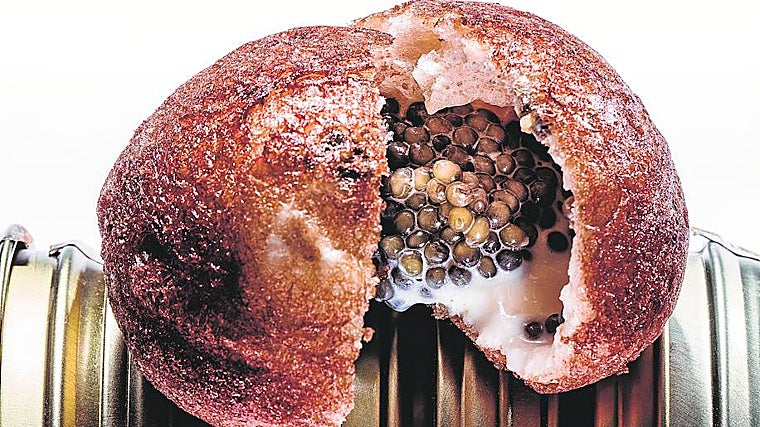 Pan chino de caviar y crema agria de Disfrutar