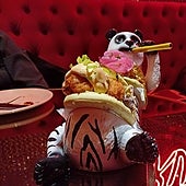 Brutal Inclán Bar, el restaurante que presume de ser puro esperpento