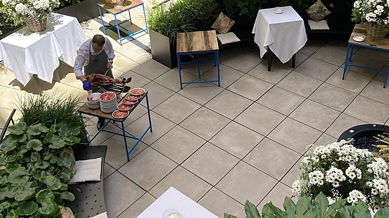 Terraza interior del hotel Trapestry Collection by Hilton de Atocha