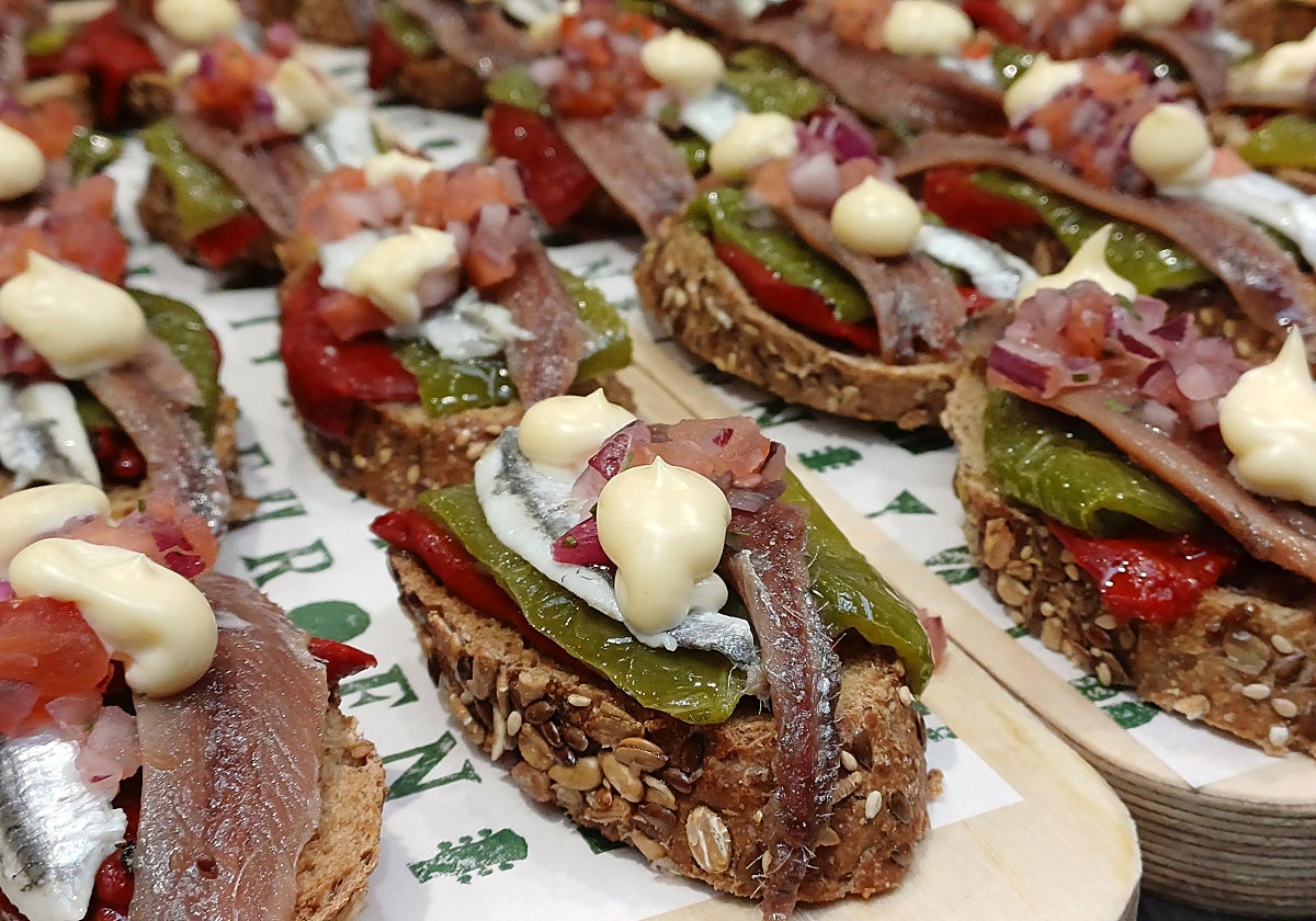 Pintxo de anchoa, boquerón y pimiento