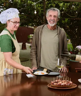 Imagen secundaria 2 - Sobre estas líneas, arriba, Elena Arzak, en El Café de la Concha. Abajo, a la izquierda, Begoña Rodrigo, en Tres14, en Valencia. A la derecha, Pepe Solla, en el furancho A Casa Pequena.