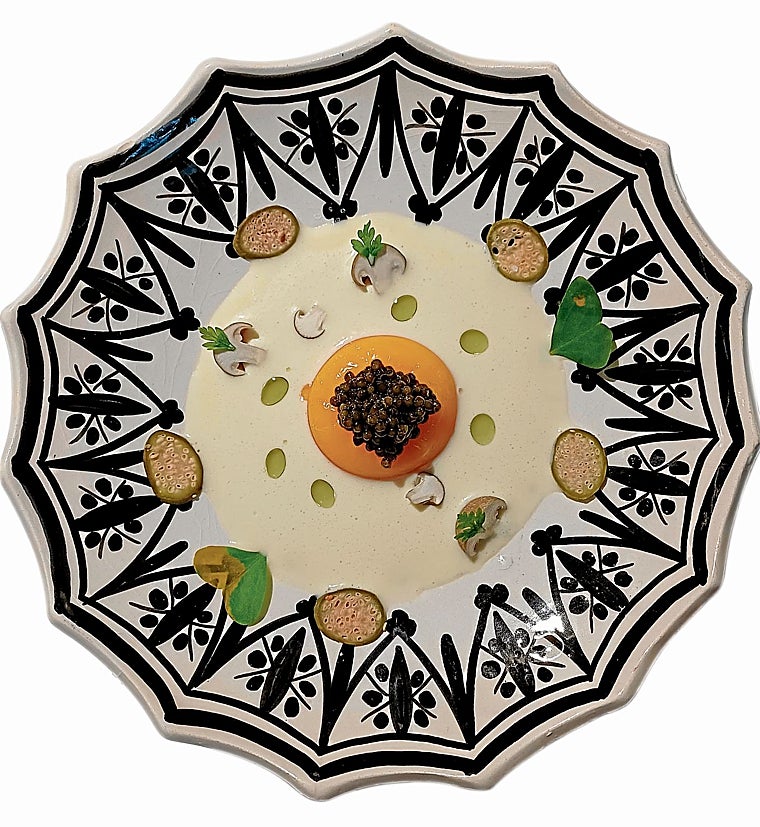 Cuajada de khan, uno de los platos presente en sus menús degustación (160, 185 y 270 euros)