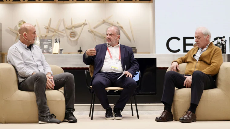 Aitor Arregui, Benjamín Lana y Bittor Arginzoniz durante la mesa redonda sobre parrilla vasca