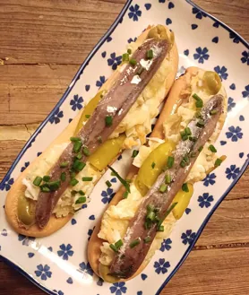 Secondary image 2 - Above these lines, some of the salted meats offered by Tabanco La Santa, including the 'semimojama' that Javier Goya makes at home. Below, on the left, her 'Andalusian bikini'. On the right, the marinara with salad, anchovies and piparra.