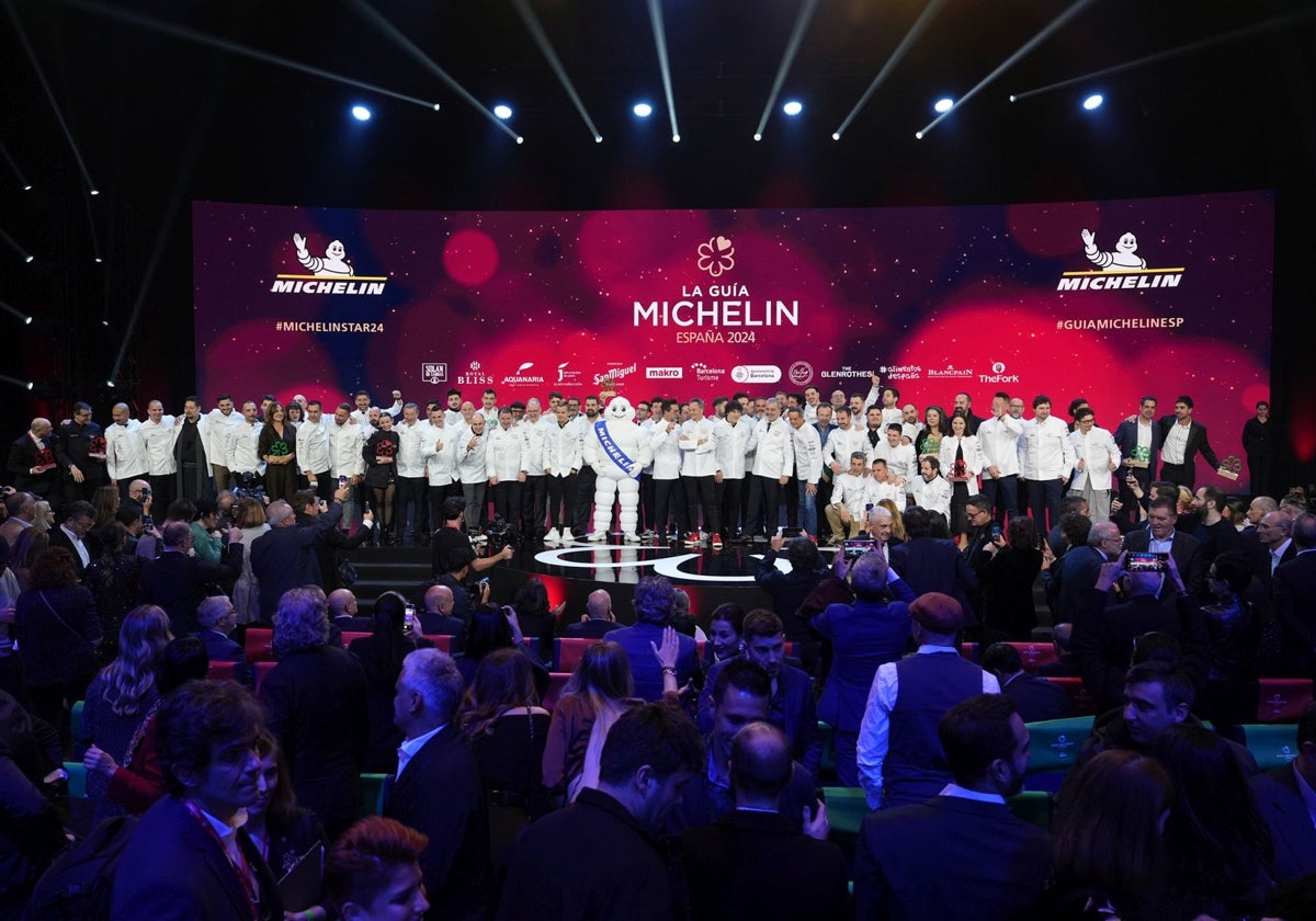 Foto de familia de los premiados en la última gala de la Guía Michelin, celebrada en Barcelona en noviembre de 2024