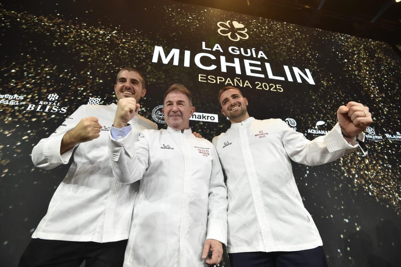 El chef Martín Berasategui (c) durante la gala de la Guía MichelÍn