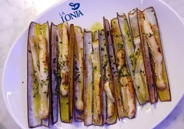 La Taberna de la Lonja del Mar: tapeo selecto frente al Palacio Real