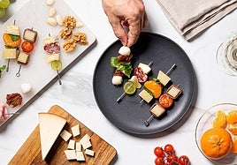 Brochetas: los aperitivos más fáciles de preparar, y muy sabrosos, para los amantes del queso