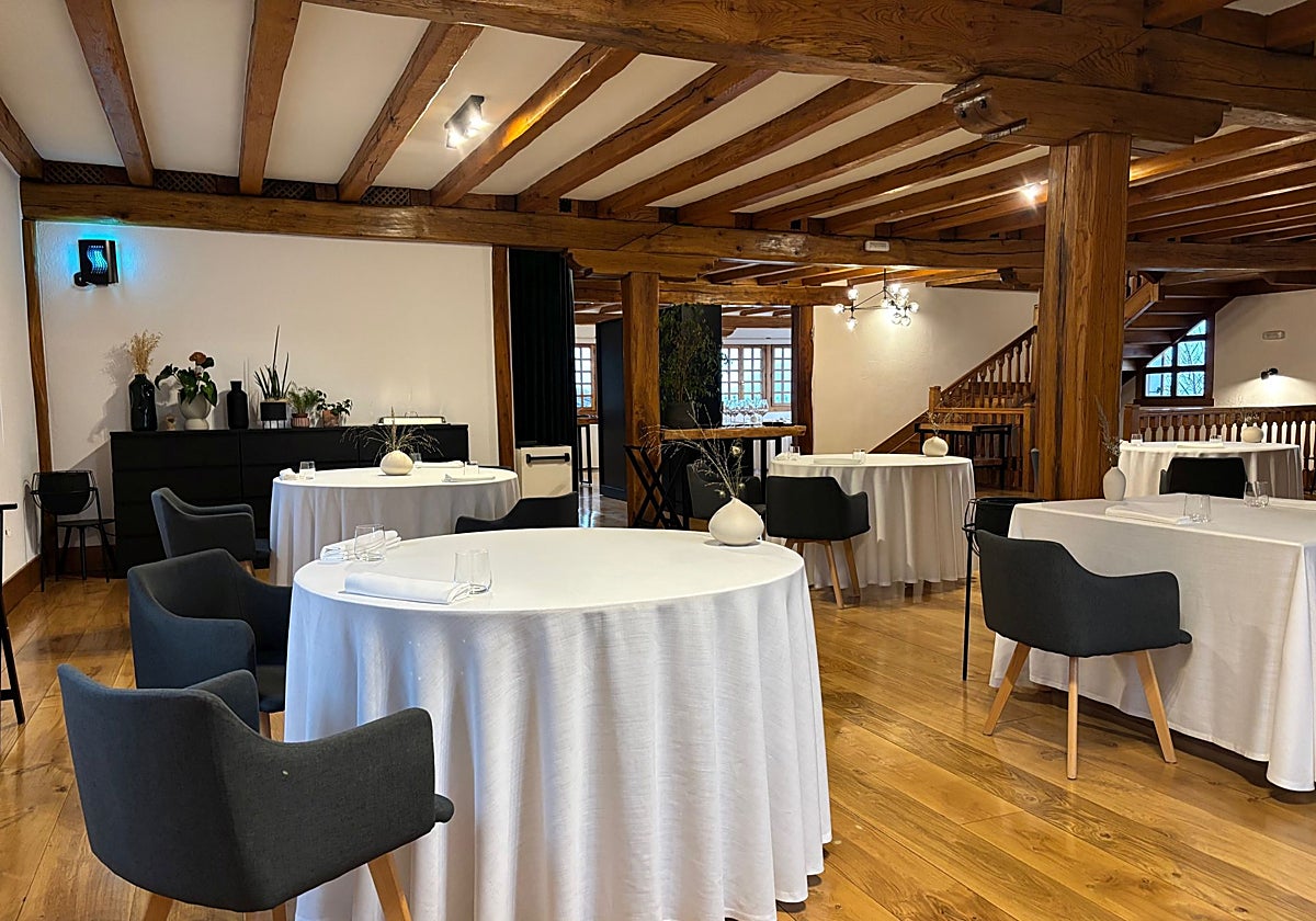 Sala del restaurante Garena, en Dima (Vizcaya)