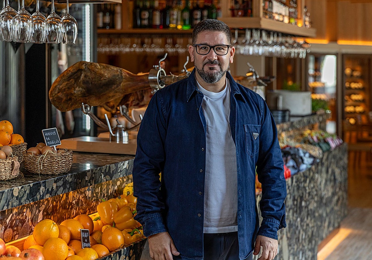 Dani García, en Tragabuches, el local de Madrid en el que homenajea a la cocina andaluza y que lleva el nombre del local en el que consiguió su primera estrella Michelin con 25 años en Ronda