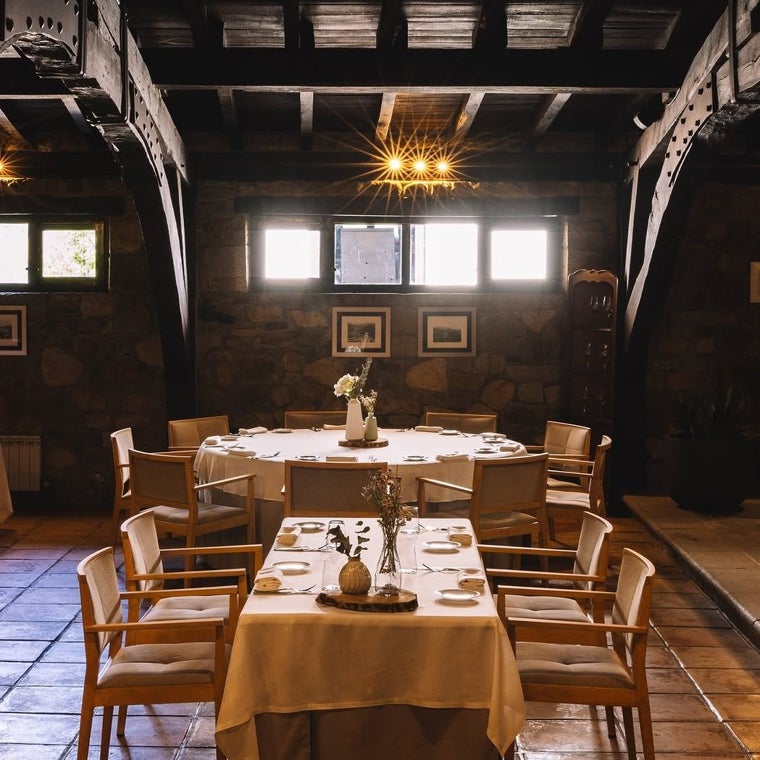 Sala del restaurante Mendi Goikoa Bekoa, galardonado con un sol Repsol este 2025