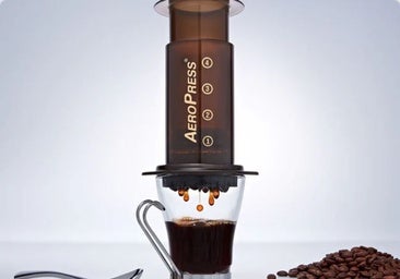 AeroPress: así funciona la cafetera rudimentaria que puedes llevarte de viaje