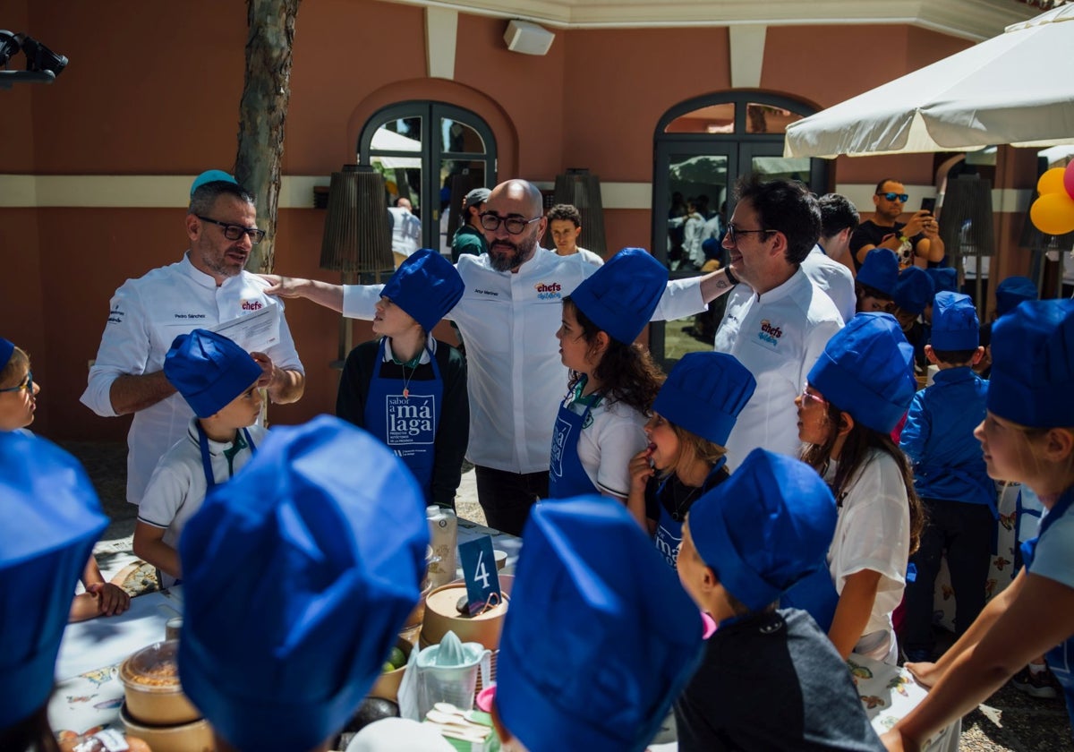 Los chefs Pedrito Sánchez, Artur Martínez y David Yárnoz en Chefs for Children 2025