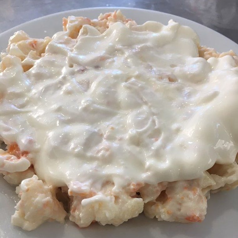 Ensaladilla de gambas de Mariscos Emilio, en Sevilla