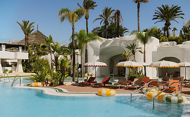 Imagen principal - Lucía Summer Club, el nuevo club de playa de Marbella, parte de Nikki Group