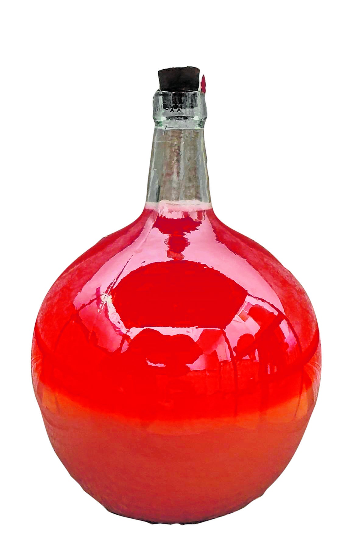 Damajuana con vino de fresa durante su proceso de fermentación