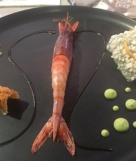 Imagen secundaria 2 - Algunas de las recetas: Carpaccio de gamba roja (arriba), tartar (en el medio) y gamba roja a la sal (abajo)