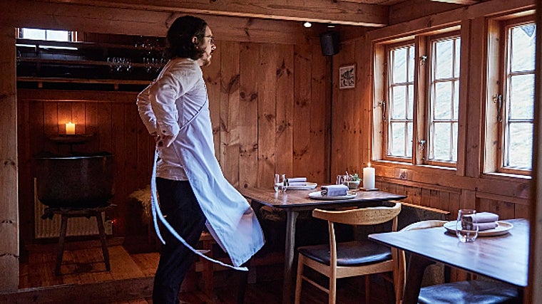 Zisca en su antiguo local, Koks