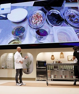 Imagen secundaria 2 - Los chefs de Disfrutar, Eneko Atxa y Benito Gómez en San Sebastián Gastronomika 2025