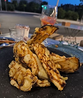 Imagen secundaria 2 - Las croquetas de jamón ibérico, la burrata con tomatitos y las berenjenas de Rita Sibarita