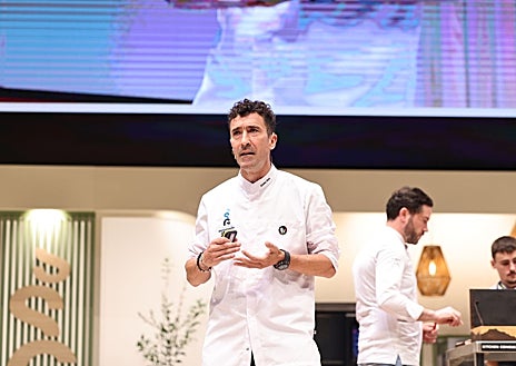 Imagen secundaria 1 - Los chefs de Disfrutar, Eneko Atxa y Nacho Manzano en San Sebastián Gastronomika 2025
